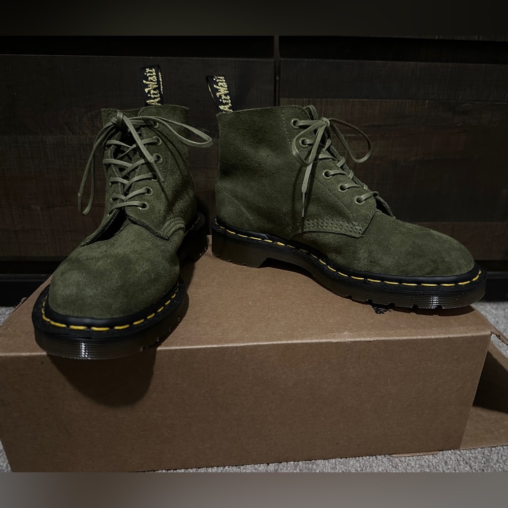 Sweet Dr. Martens suede olive green boots size EU 37